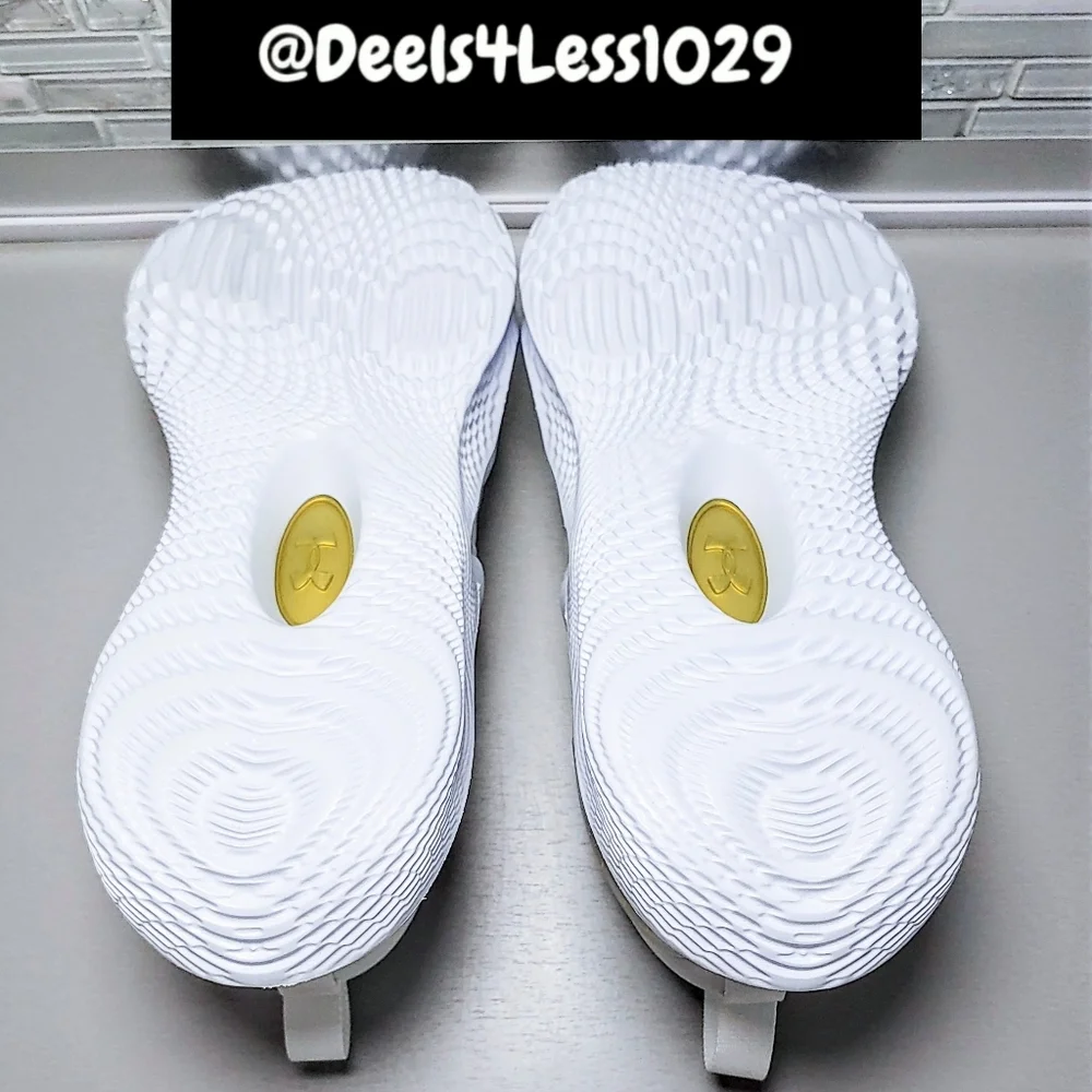 Under Armour Flow Ace Volleyball Womens Size 8.5 White Metallic Gold